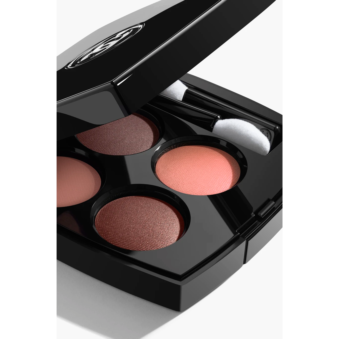 Chanel LES 4 OMBRES
OMBRES À PAUPIÈRES EFFETS MULTIPLES