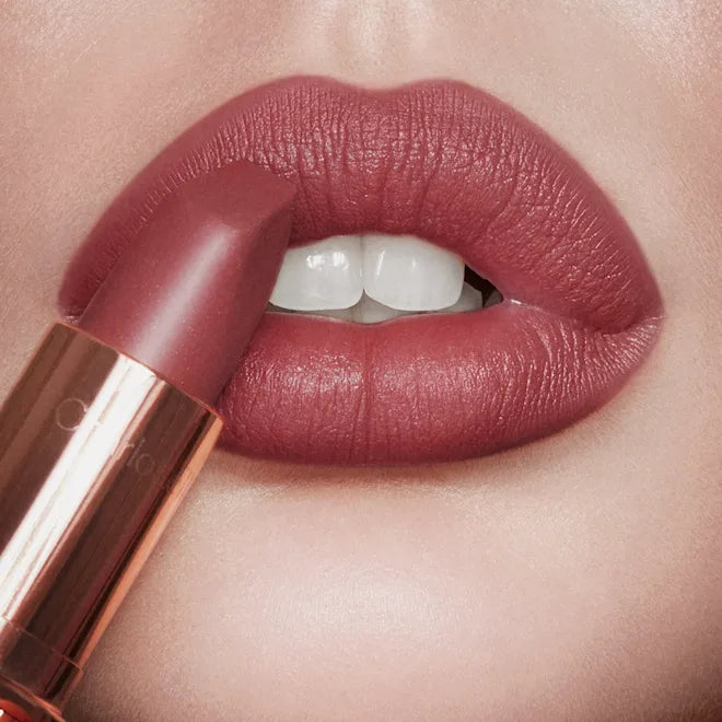Charlotte Tilbury MATTE REVOLUTION Lipstick (Pillow Talk Medium)